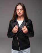 Женская Кожаная Черная Куртка Косуха Стеганая на Плечах