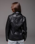 Женская Кожаная Черная Куртка Косуха Стеганая на Плечах