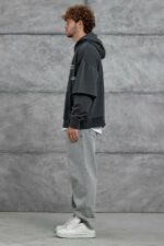 Мужское Вареное Графитовое Худи Оверсайз с Надписями и Двойными Рукавами