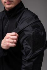 Мужская Тактическая Черная Кофта под Горло с Коротким Замком и Накладными Карманами на Рукавах