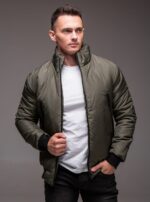 Мужская Демисезонная Куртка Хаки под Горло с Прорезиненными Змейками