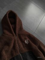 Мужская Плюшевая Коричневая Кофта Барашек на Молнии с Капюшоном и Вставкой из Плащевки