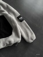 Мужская Плюшевая Серая Кофта Барашек на Молнии с Капюшоном и Вставкой из Плащевки