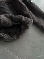 Мужская Плюшевая Графитовая Кофта Барашек на Молнии с Капюшоном и Вставкой из Плащевки