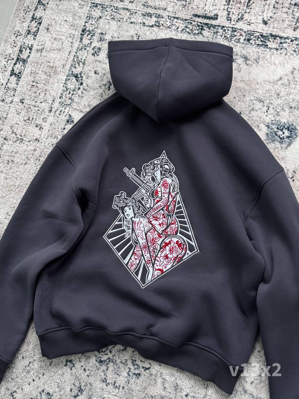 photo_2026-01-16_15-38-23 Мужское Графитовое Худи Трехнитка Свободного Кроя с Вышивкой Девушки