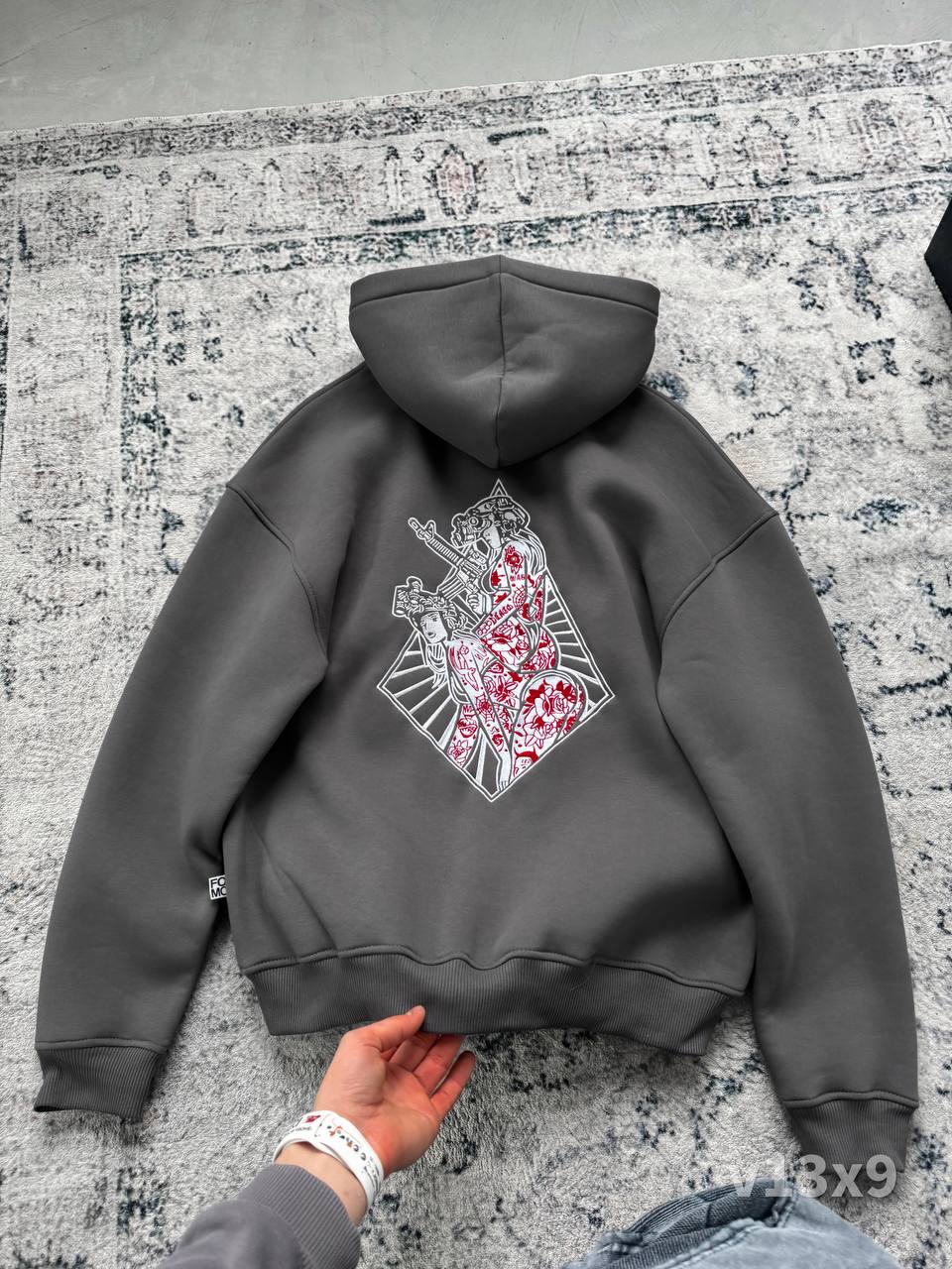 photo_2026-01-16_15-38-30 Мужское Темно-Серое Худи Трехнитка Свободного Кроя с Вышивкой Девушки