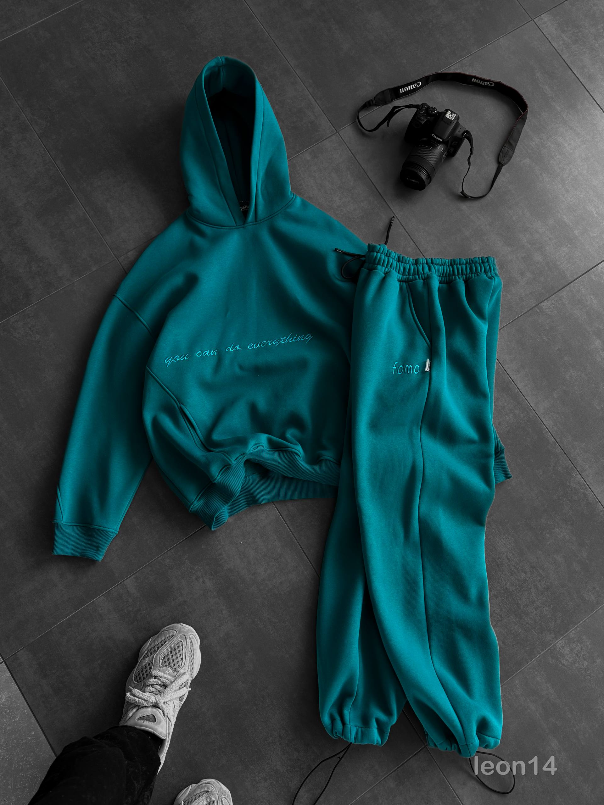 photo_2026-01-17_09-16-47 Мужской Зеленый Спортивный Костюм Худи Штаны с Вышитой Надписью - Утепленный на Флисе