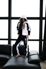 Женский Чорно-Белый Спортивный Костюм с Медведем - Утепленный на Флисе