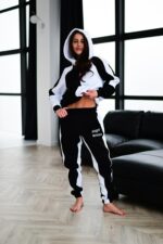 Женский Чорно-Белый Спортивный Костюм с Крыльями на Спине - Утепленный на Флисе