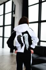 Женский Чорно-Белый Спортивный Костюм с Крыльями на Спине - Утепленный на Флисе