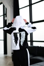 Женский Чорно-Белый Спортивный Костюм с Крыльями на Спине - Утепленный на Флисе