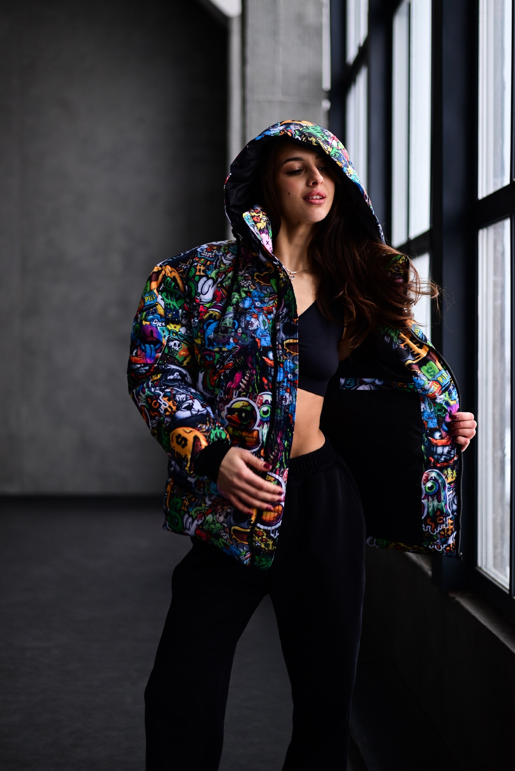 photo_2026-01-17_10-23-59 Женская Зимняя Разноцветная Куртка с Капюшоном в Принт