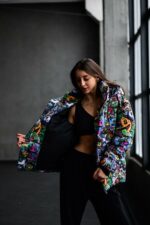 Женская Зимняя Разноцветная Куртка с Капюшоном в Принт