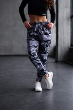 Женские Черные Спортивные Штаны Джоггеры в Принт Узор - Утепленные Трехнитка на Флисе