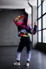 Женский Черный Спортивный Костюм Плащевка в Яркий Принт Скрудж Макдак (Анорак + Джоггеры)