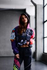 Женский Черный Спортивный Костюм Плащевка в Яркий Принт Скрудж Макдак (Анорак + Джоггеры)