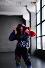 Женский Черный Спортивный Костюм Плащевка в Яркий Принт Скрудж Макдак (Анорак + Джоггеры)