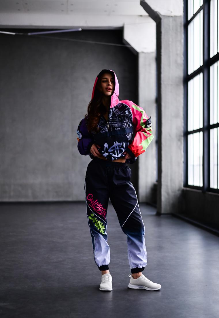 photo_2026-01-17_10-35-53 (2) Женский Черный Спортивный Костюм Плащевка в Яркий Принт Скрудж Макдак (Анорак + Джоггеры)