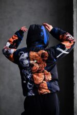 Женский Утепленный Черный Анорак в Принт с Мишкой