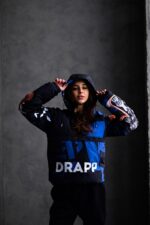 Женский Утепленный Черный Анорак в Принт с Мишкой