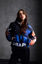 Женский Утепленный Черный Анорак в Принт с Мишкой