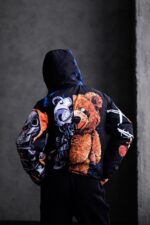 Женский Утепленный Черный Анорак в Принт с Мишкой