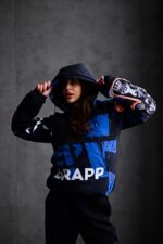 Женский Утепленный Черный Анорак в Принт с Мишкой