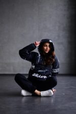 Женский Утепленный Черный Анорак в Принт с Крыльями на Спине