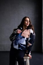 Женский Утепленный Черный Анорак в Принтах