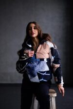 Женский Утепленный Черный Анорак в Принтах