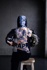 Женский Утепленный Черный Анорак в Принтах