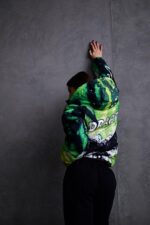 Женский Утепленный Зеленый Анорак в Принт