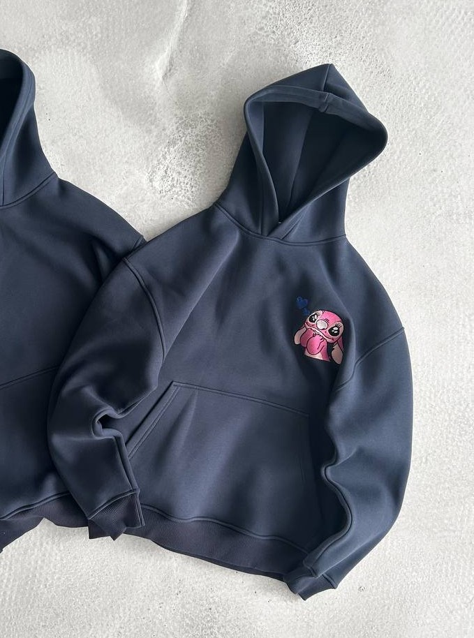 photo_2026-01-18_10-31-49 Женское Утепленное Графитовое Худи Оверсайз на Флисе с Маленькой Вышивкой Стич Ангел