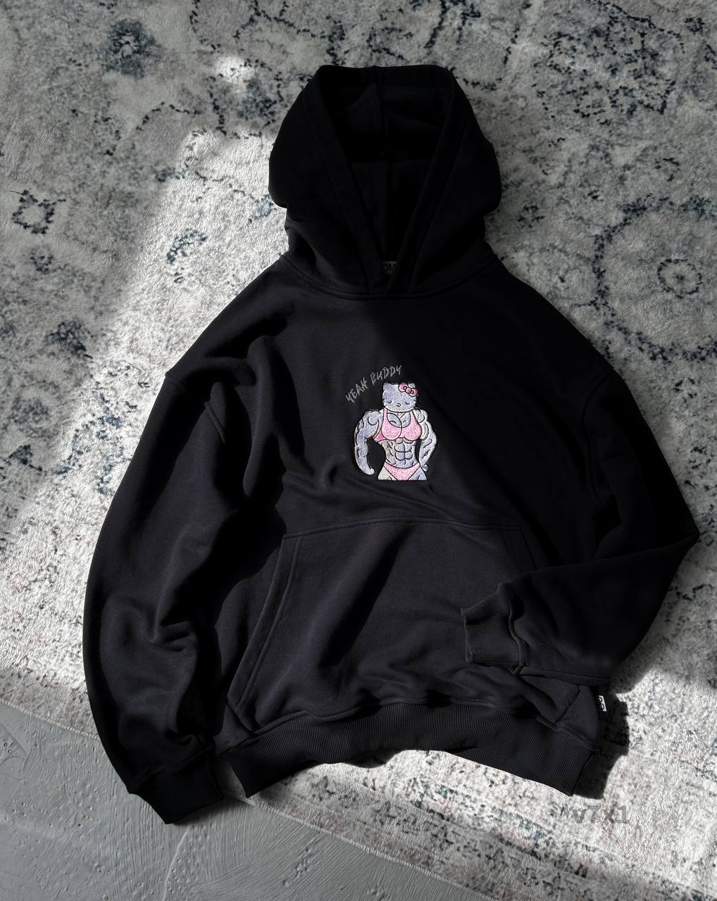 photo_2026-01-18_12-33-10 Женское Утепленное Черное Худи “Hello Kitty” Оверсайз на Флисе