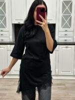 Женская Удлиненная Черная Футболка с Кружевной Обробкой по Низу