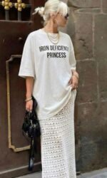 Женская Объемная Белая Футболка Оверсайз с Надписью "Iron Deficiency Princess"