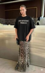 Женская Объемная Черная Футболка Оверсайз с Надписью "Iron Deficiency Princess"