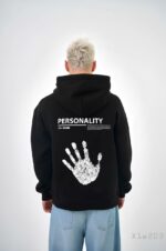 Мужское Черное Худи Свободного Кроя Трехнитка на Флисе с Принтом Рукой