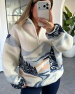 Женская Теплая Флисовая Белая Кофта с Принтом - Флиска Оверсайз с Высокой Горловиной на Змейке