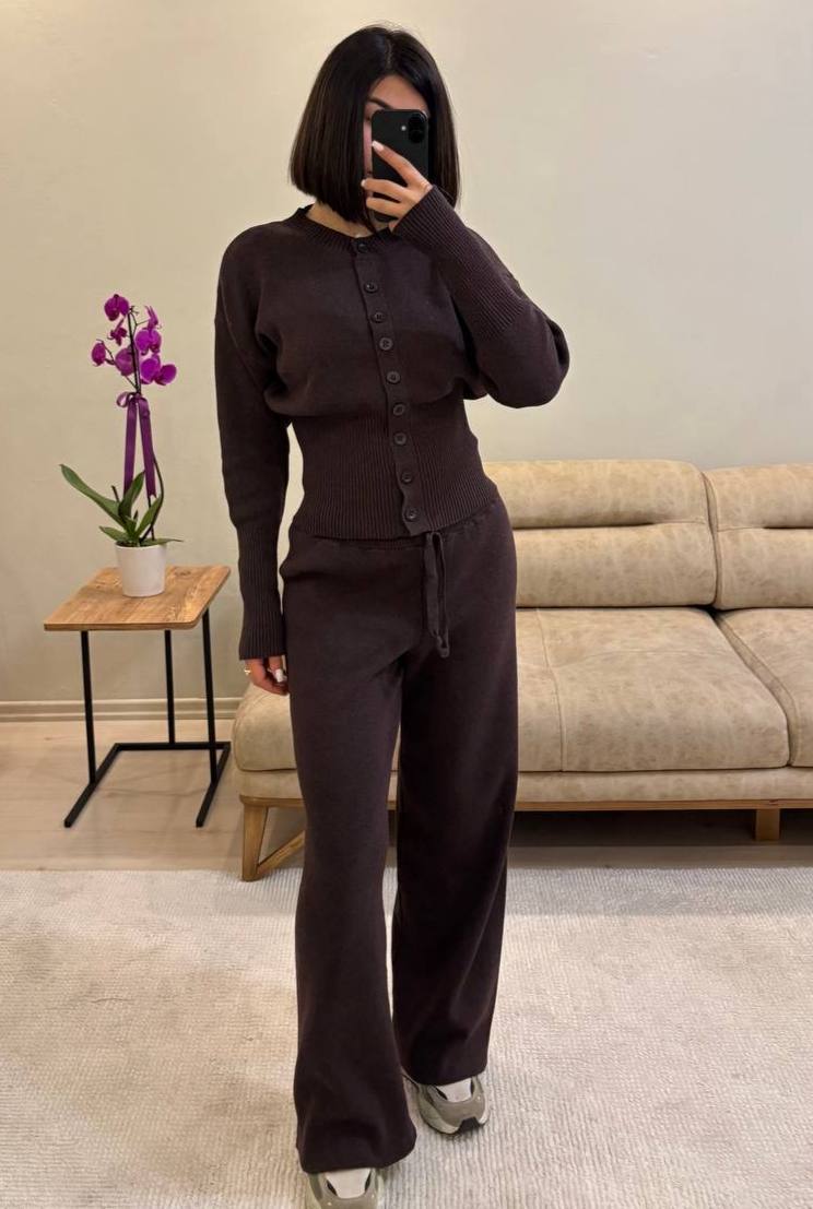 photo_2026-02-02_12-12-48 Женский Базовый Приталенный Коричневый Костюм на Пуговицах (Кардиган + Штаны)