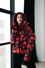 Женская Красная Куртка с Капюшоном в Принт с Черепами