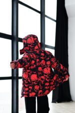 Женская Красная Куртка с Капюшоном в Принт с Черепами