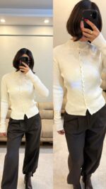 Женская Базовая Приталенная Белая Кофта в Рубчик на Пуговицах