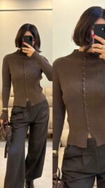 Женская Базовая Приталенная Коричневая Кофта в Рубчик на Пуговицах