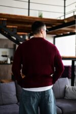 Мужской Теплый Базовый Бордовый Свитер Свободного Кроя со Спущенным Плечом