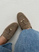 Женские Классические Замшевые Бежевые Туфли Лоферы с Декором