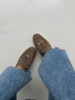 Женские Классические Замшевые Бежевые Туфли Лоферы с Декором