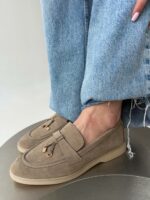 Женские Классические Замшевые Бежевые Туфли Лоферы с Декором