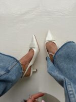 Женские Лаковые Белые Туфли Слингбэки на Маленьком Каблуке с Острым Носом и Открытой Пяткой