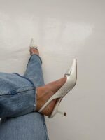 Женские Лаковые Белые Туфли Слингбэки на Маленьком Каблуке с Острым Носом и Открытой Пяткой